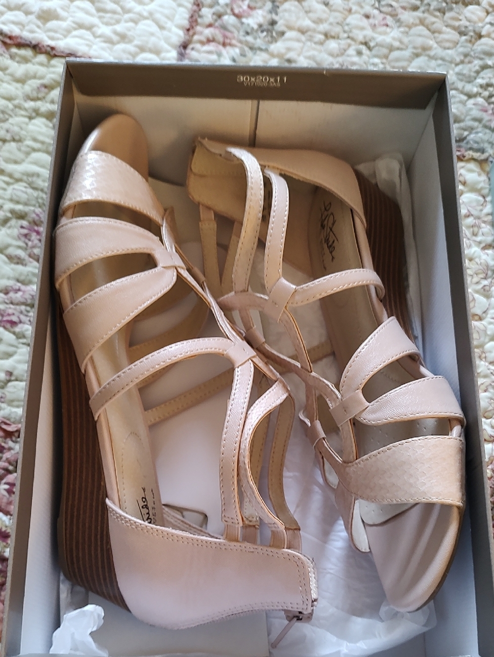 Women's Strappy Sandals in Beige Size 11 Medium - Picture 9 of 11